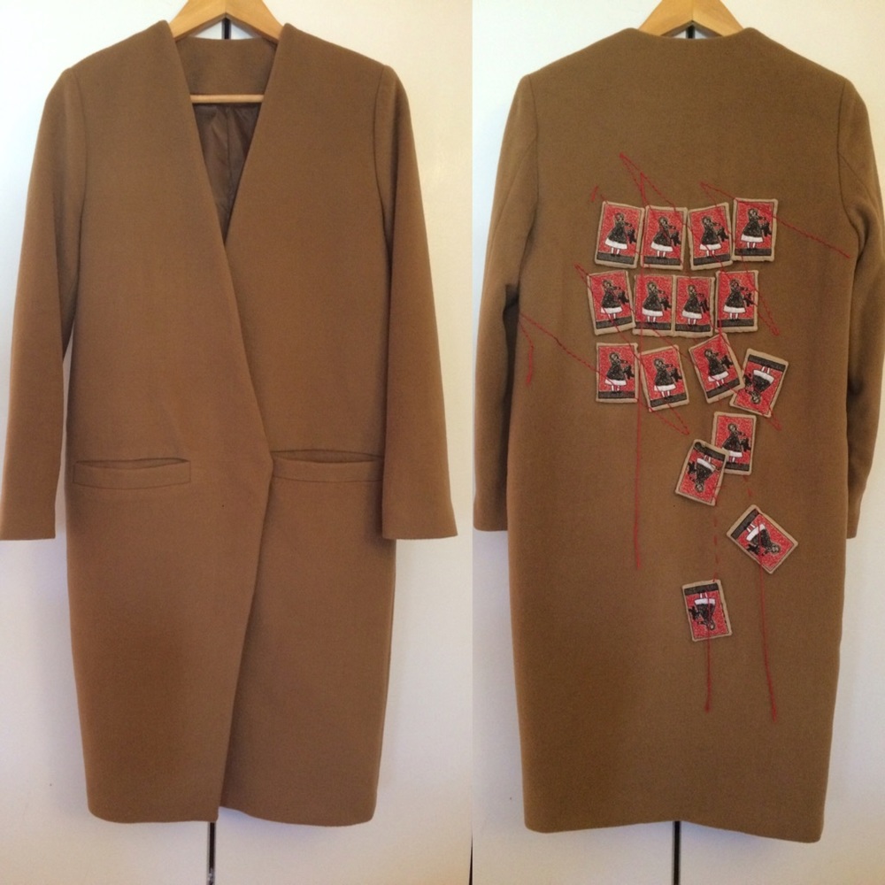 Cute wool brown coat with art